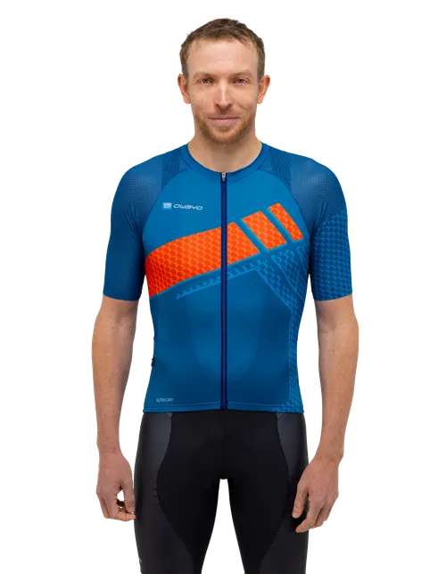 Nuestro/a modelo mide 186 cm  y lleva la talla  5