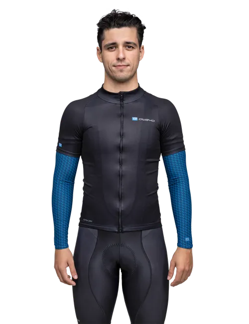 Nuestro/a modelo mide 173 cm  y lleva la talla  M