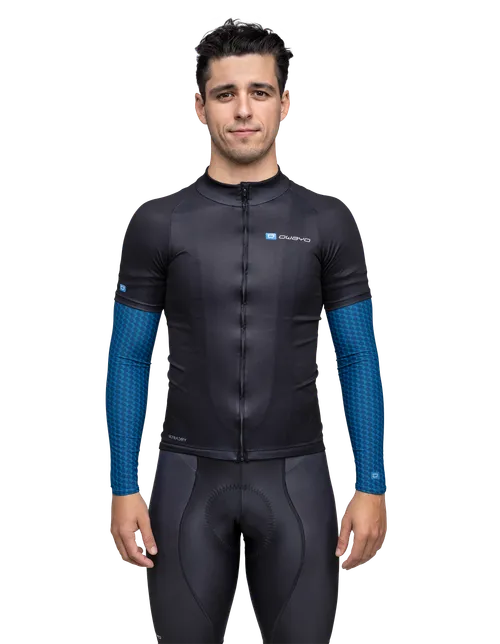 Nuestro/a modelo mide 173 cm  y lleva la talla  M