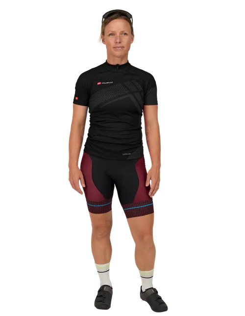 Nuestro/a modelo mide 162 cm  y lleva la talla  S3