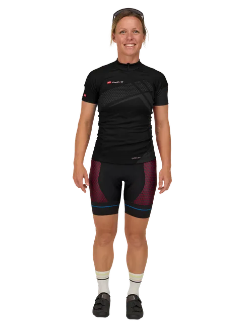 Nuestro/a modelo mide 162 cm  y lleva la talla  S3