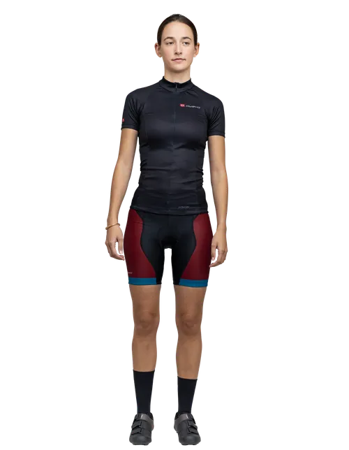 Nuestro/a modelo mide 175 cm  y lleva la talla  S3