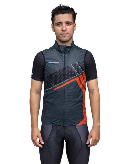 Nuestro/a modelo mide 173 cm  y lleva la talla  5