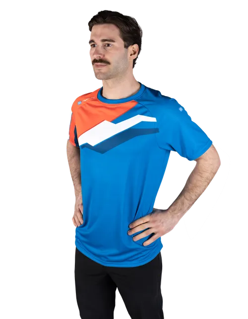 Nuestro/a modelo mide 182 cm  y lleva la talla  6