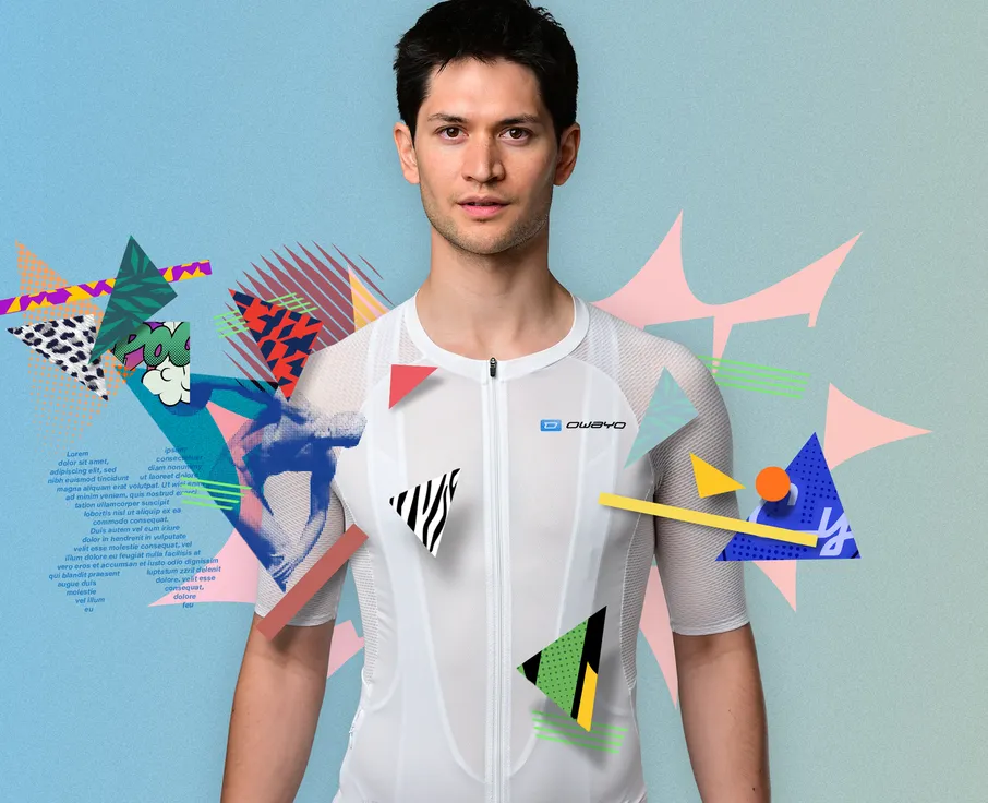 Un hombre lleva una camiseta deportiva blanca de manga corta con cremallera y el logotipo 'owayo' en el pecho, rodeado de formas geométricas coloridas.