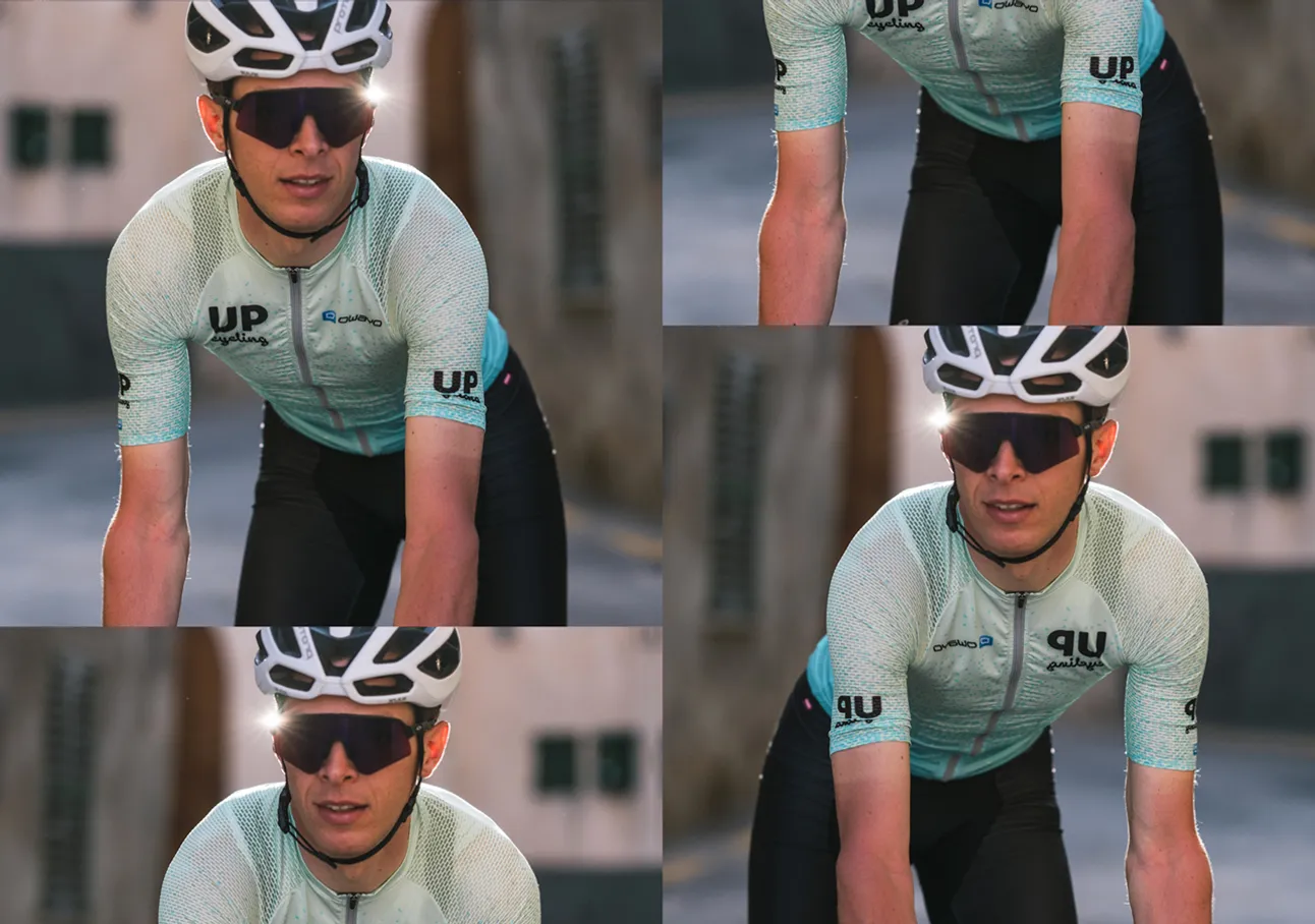 Un ciclista con una camiseta azul claro con estampado, con el logo 'UP cycling' y el nombre de marca 'owayo' en el pecho, montando en bicicleta.